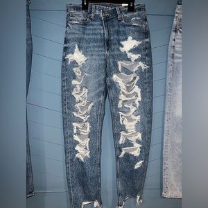 AE MOM JEANS NWTs